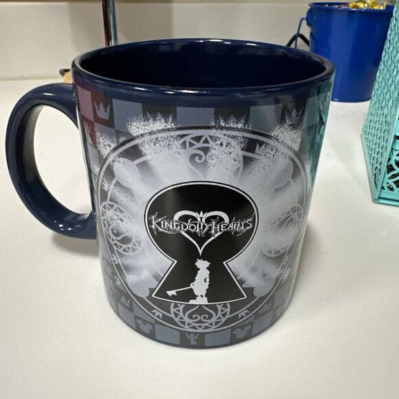 Disney Kingdom Hearts 20 oz Ceramic Coffee Mug Cup Sora Keyhole Mickey Goofy‎ - Picture 2 of 4